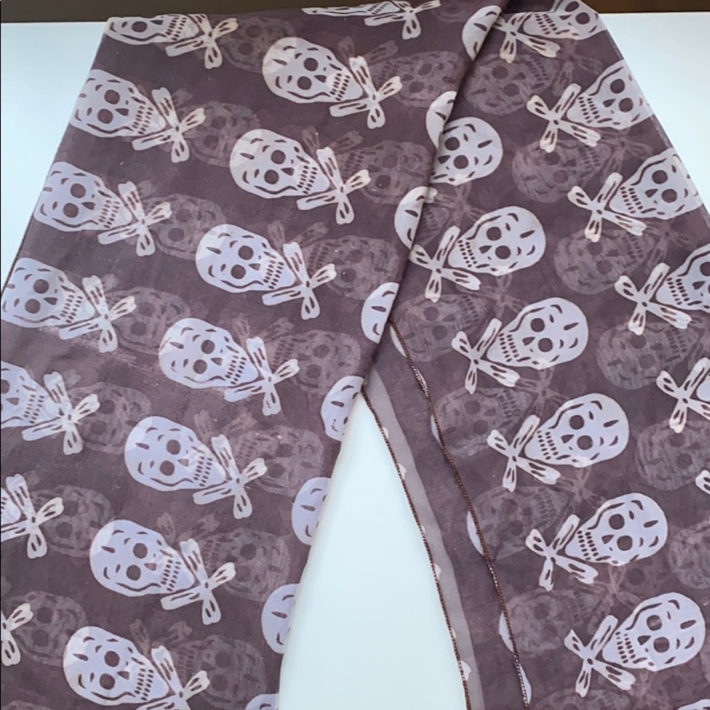 Skull scarf